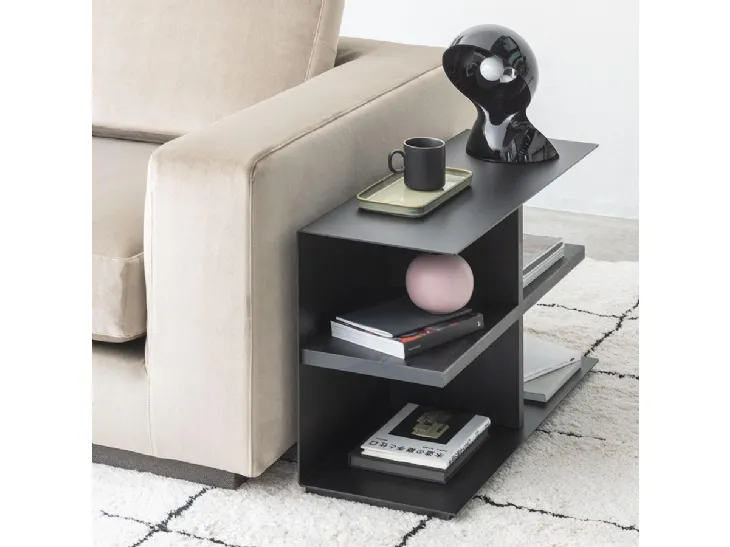 Tavolino da affiancare al divano Slim di Pezzani