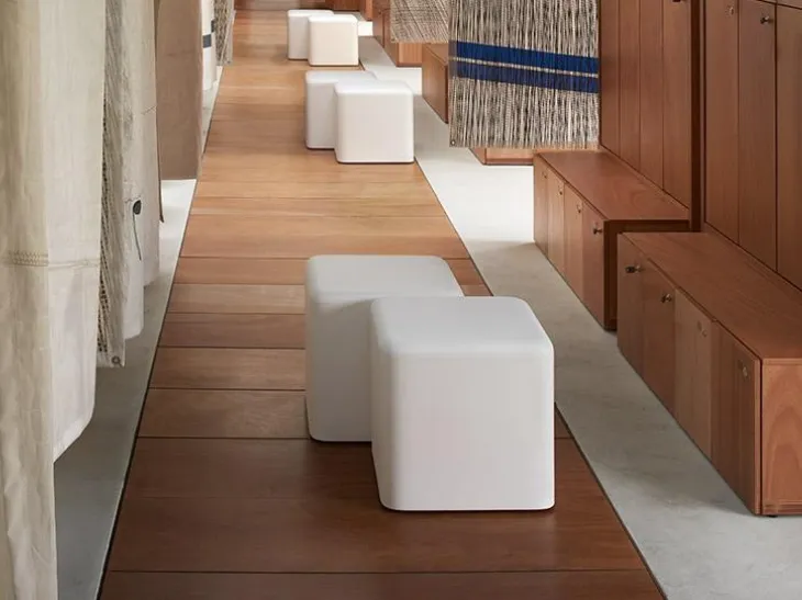 Pouf in poliuretano morbido Soft Cubo di Slide
