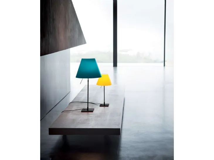 Lampada da tavolo disponibile in due misure con paralume in policarbonato intercambiabile Costanza di Luceplan