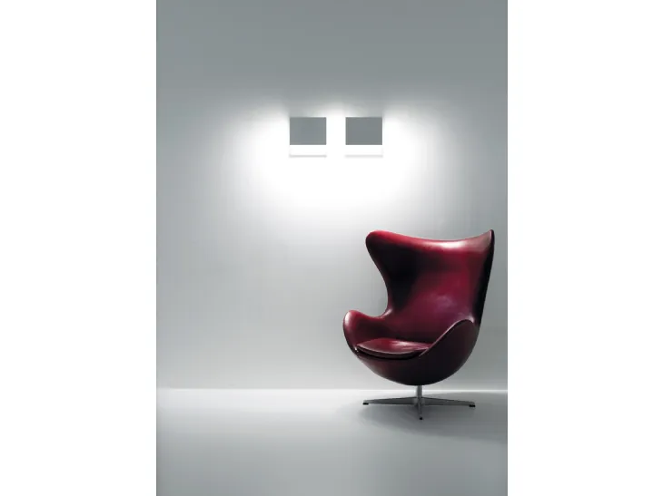 Lampada da parete realizzata con un semplice foglio di metallo Folder di Davide Groppi