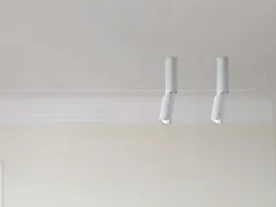 E06
