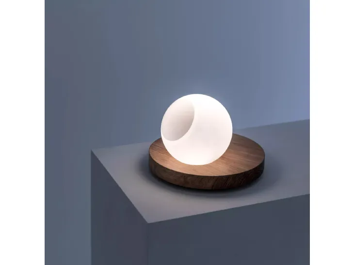 Lampada da tavolo in vetro satinato e trasparente con base in legno Pigreco di Davide Groppi