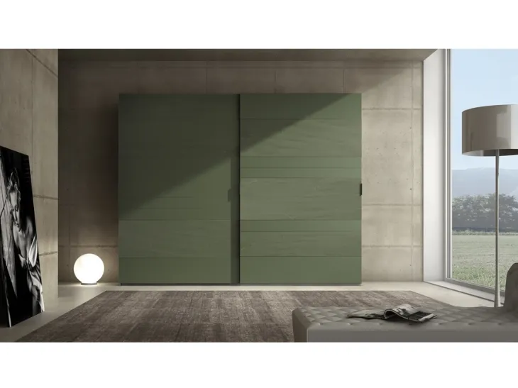 Armadio laccato opaco verde prussia con inserti in cemento Comp 06 di Voltan