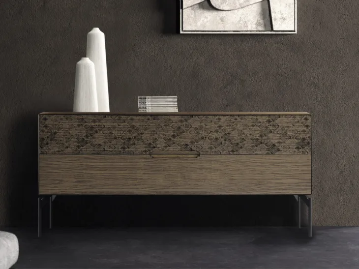 Comò Icon's 101 Damasco in legno con stampa decorativa di Devina Nais