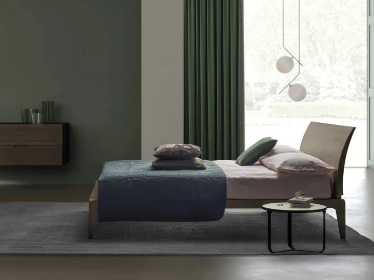 Letto in legno con testiera Shark di Devina Nais
