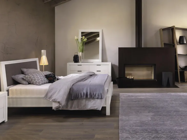 Letto in legno con testiera Quadra di Devina Nais