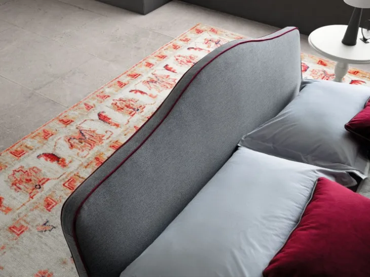 Letto in tessuto imbottito con testiera sagomata Rosa di Le Comfort