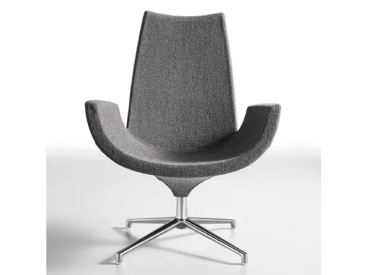 Poltroncina Lounge Beetle High Back rivestita in tessuto imbottito con base girevole in alluminio di Infiniti