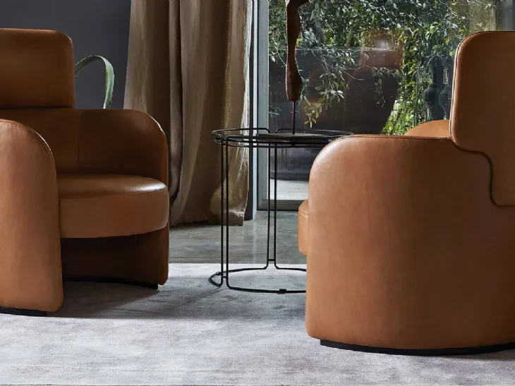 Poltroncina dalla forma tondeggiante in pelle Claire Ditre Italia