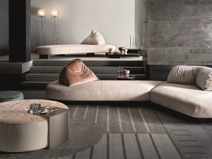 Divano originale freestanding con una base in tessuto Papilo di Ditre Italia