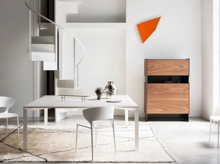 Sedia impilabile in poliuretano Koki dal design contemporaneo di Desalto