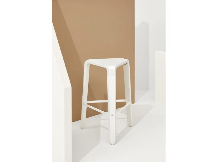 Sgabello Picapau Kitchen Stool in polipropilene Bianco con telaio in legno di Faggio massello laccato Bianco di Infiniti