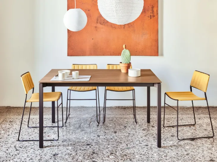 Sedia in tessuto Slim di Midj