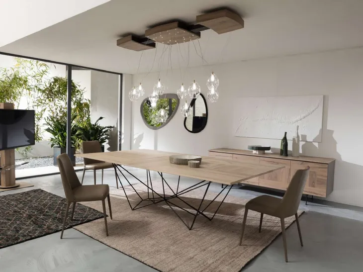 Tavolo rettangolare allungabile in Rovere con base in metallo Fil8 di Ozzio