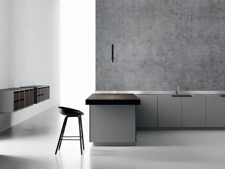 Cucina Design con penisola in rovere moro e laccato satinato con top in acciaio con vasca integrata Sistemi 4|1|2 di Copat Life