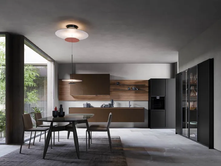 Cucina Moderna lineare Zafferano 01 finitura Aludust Ambra, Noce naturale e laminam Nero di Valdesign